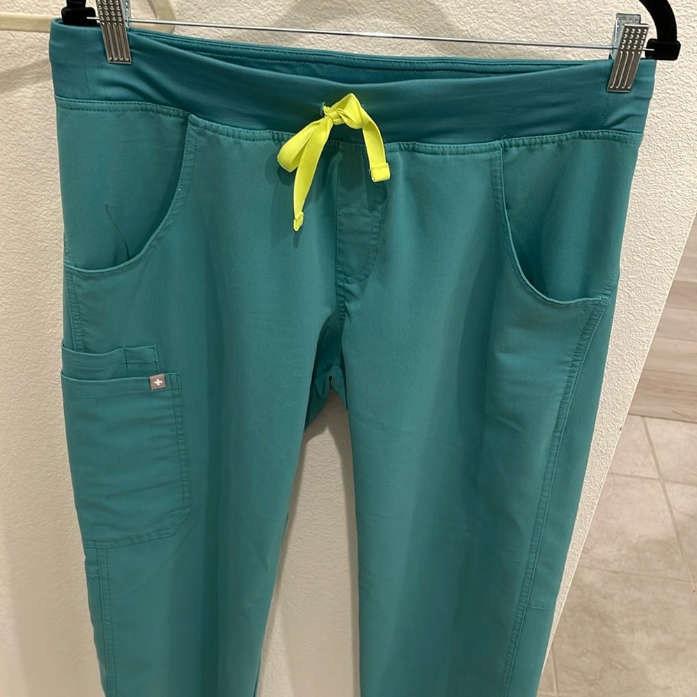 FIGS Kade Cargo Scrub Pants